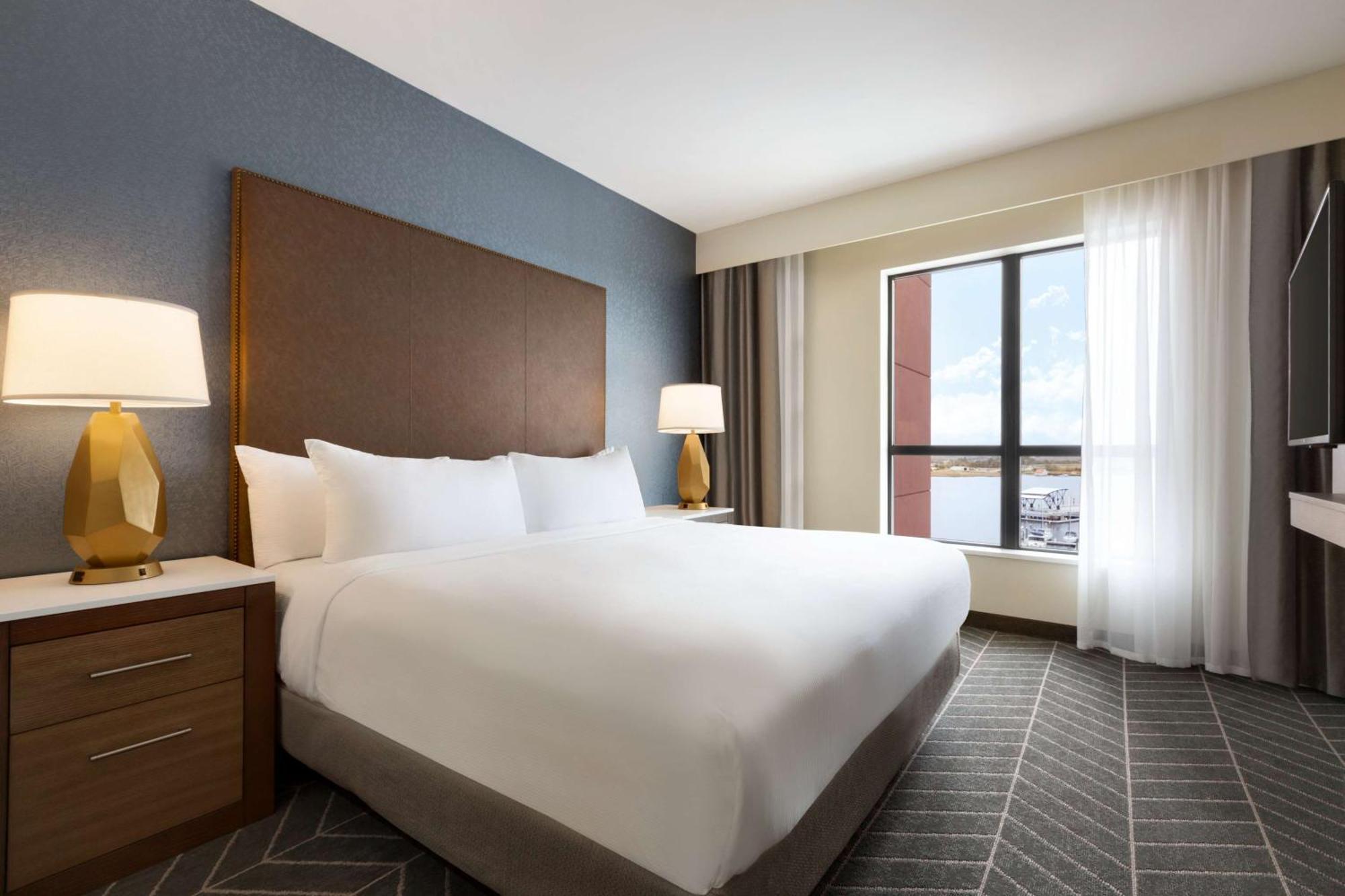 Embassy Suites By Hilton Wilmington Riverfront Bagian luar foto