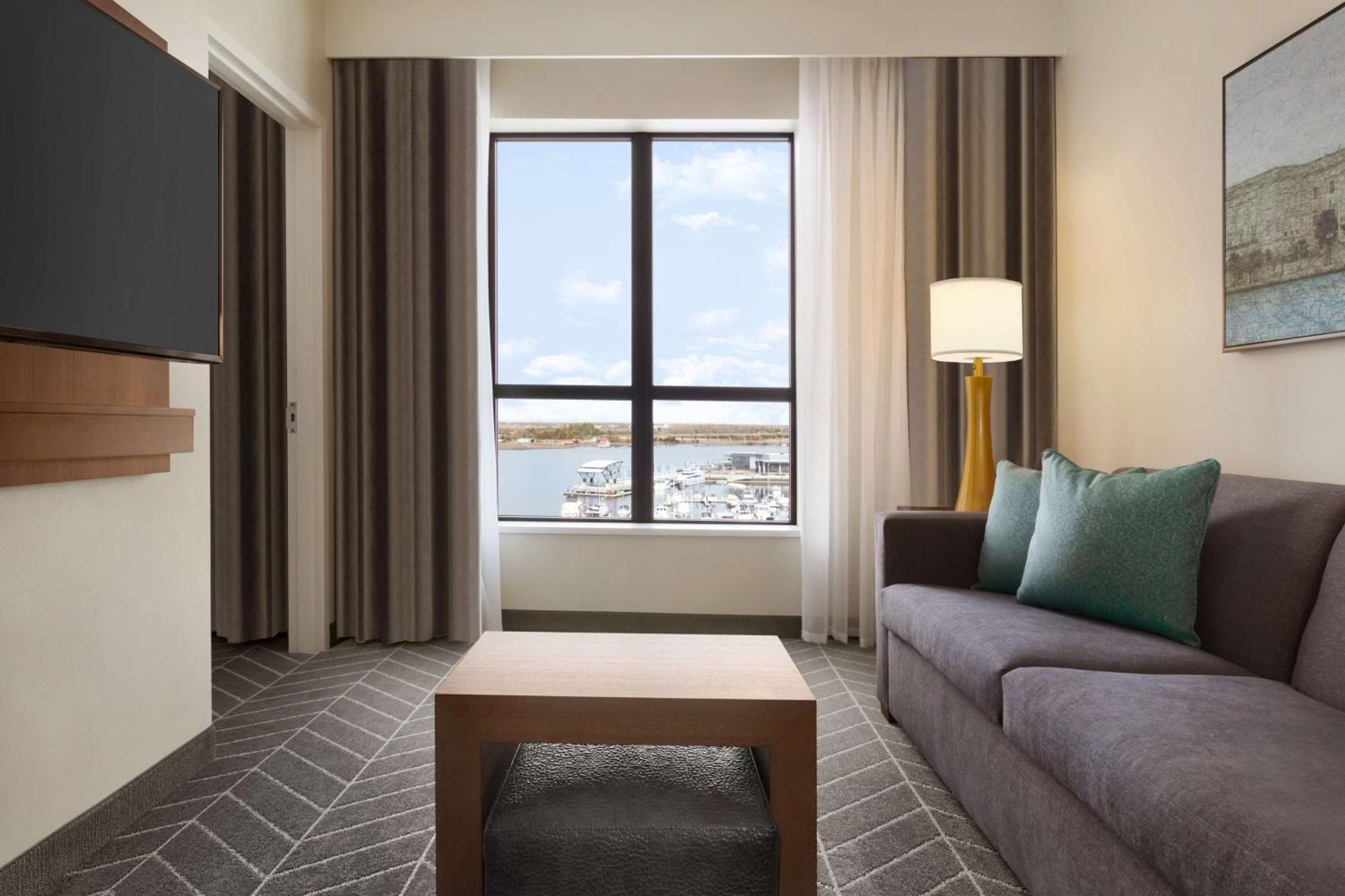 Embassy Suites By Hilton Wilmington Riverfront Bagian luar foto