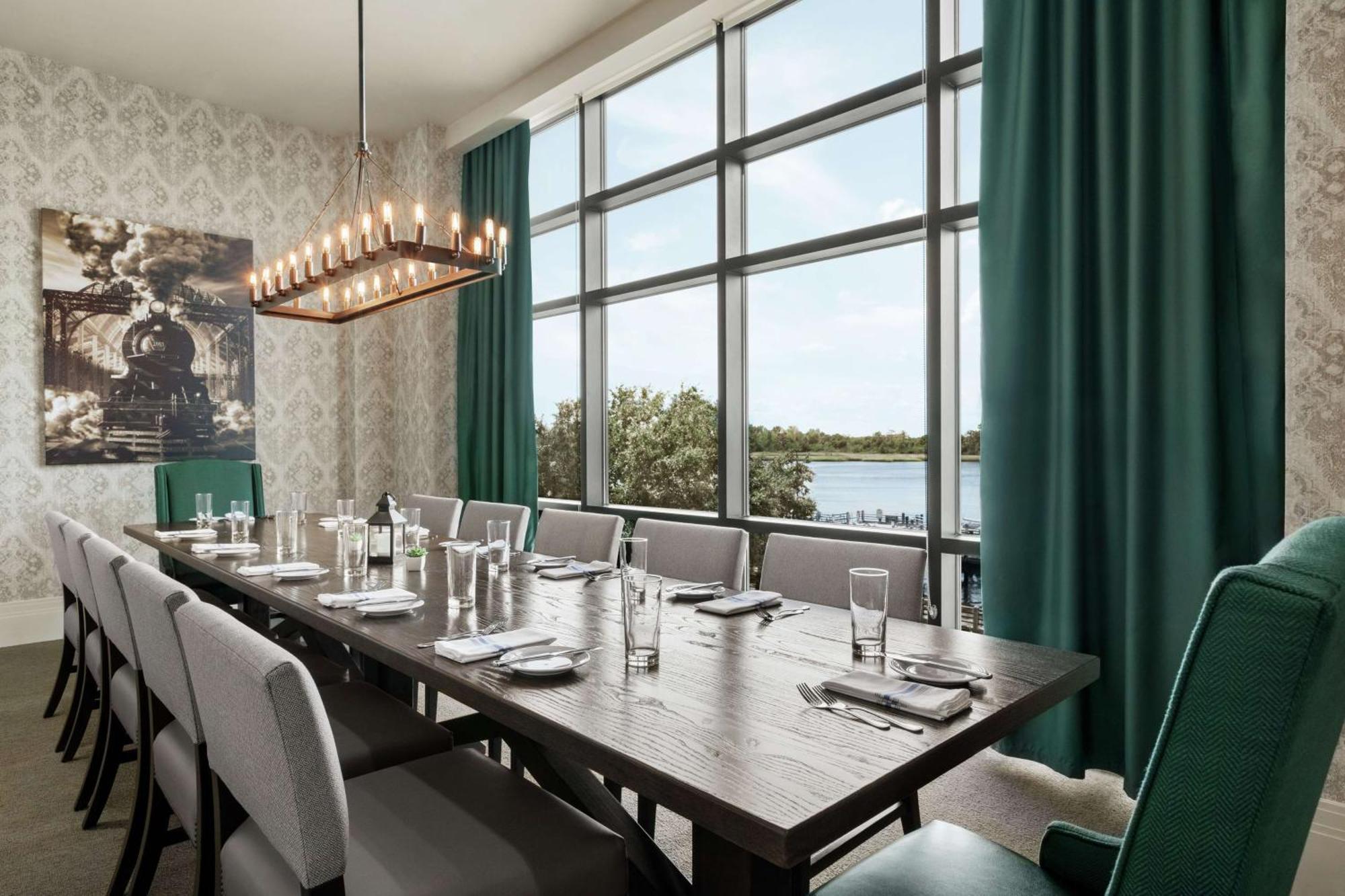 Embassy Suites By Hilton Wilmington Riverfront Bagian luar foto