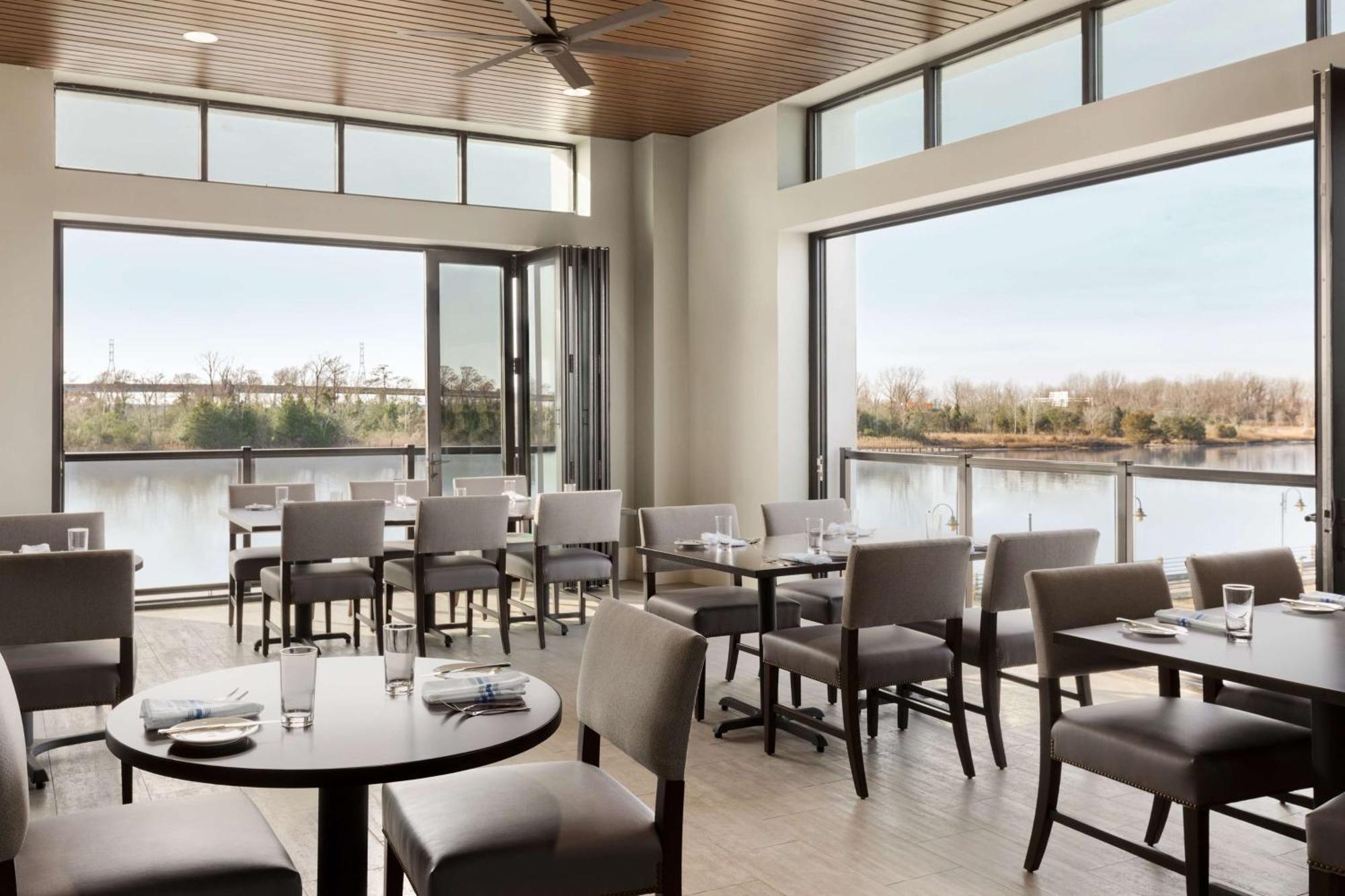Embassy Suites By Hilton Wilmington Riverfront Bagian luar foto