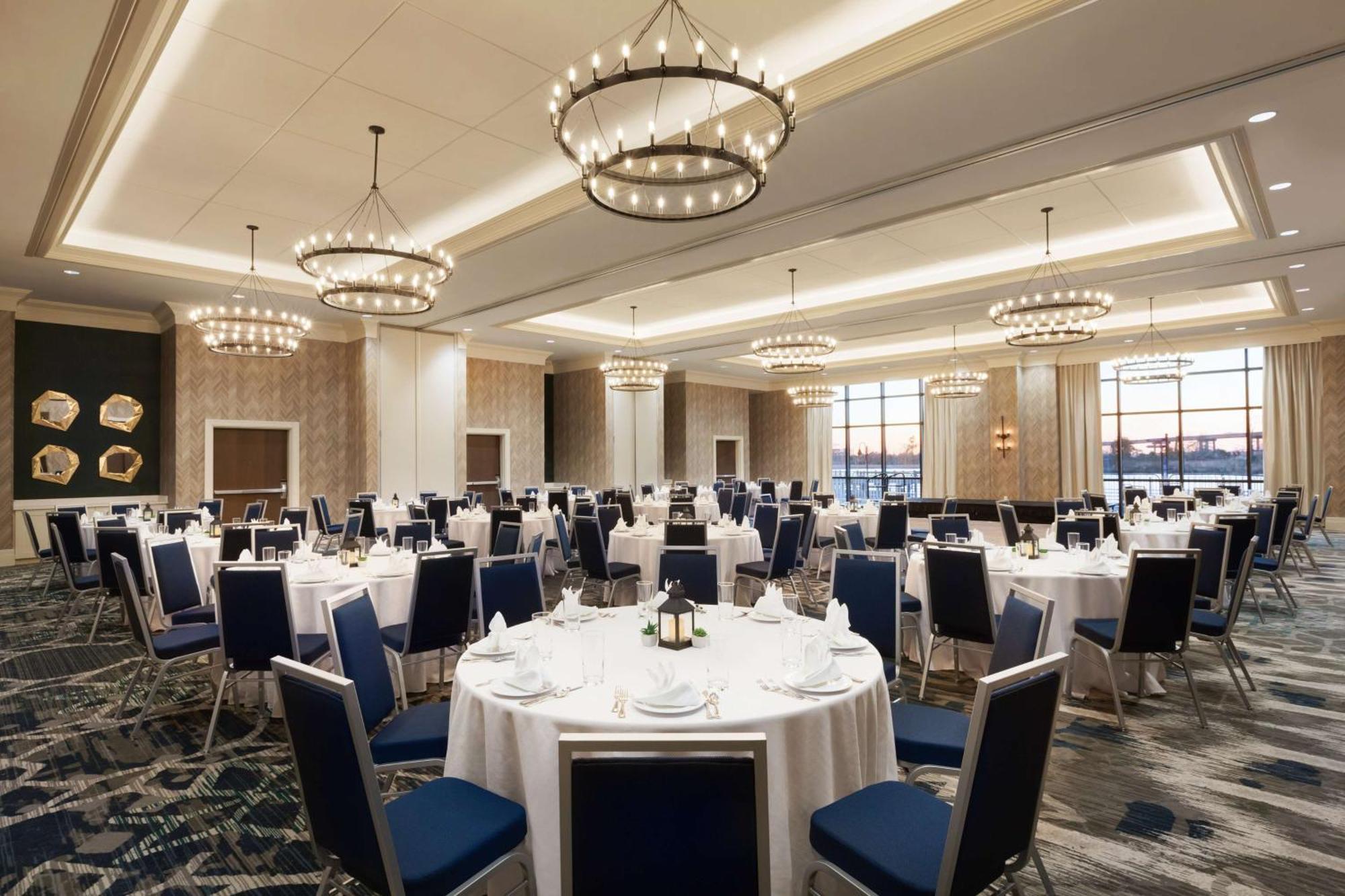 Embassy Suites By Hilton Wilmington Riverfront Bagian luar foto