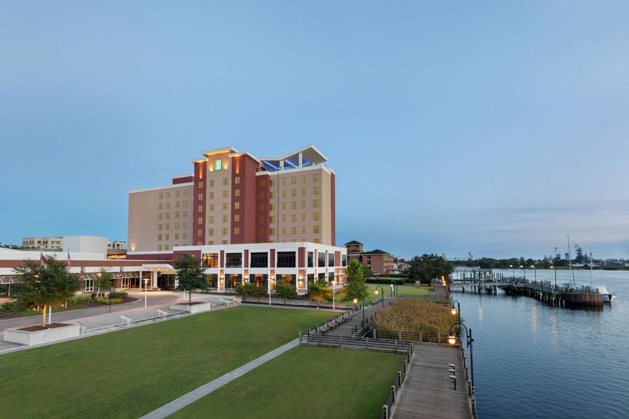 Embassy Suites By Hilton Wilmington Riverfront Bagian luar foto