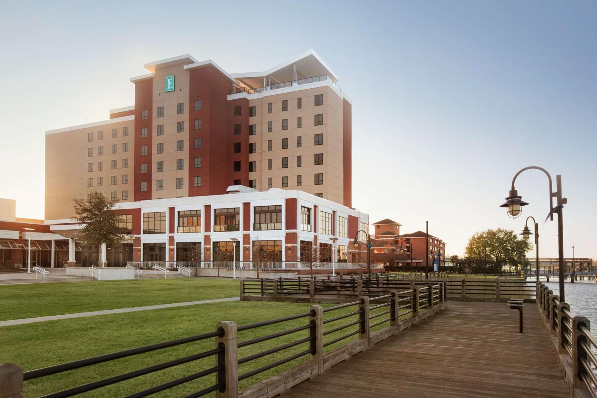 Embassy Suites By Hilton Wilmington Riverfront Bagian luar foto
